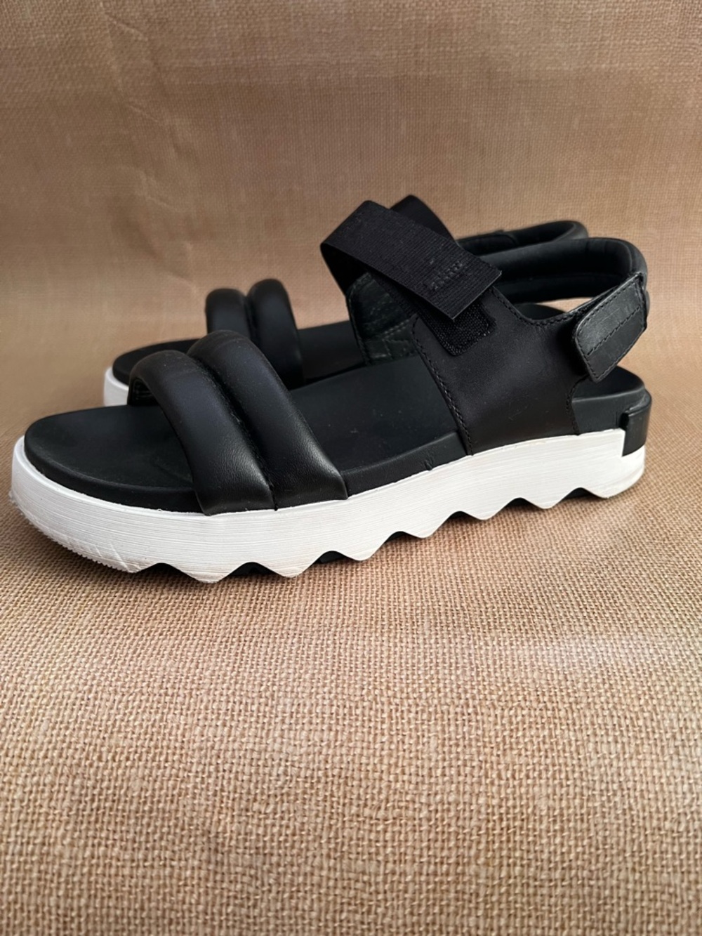 VGU condition Sorel sandals